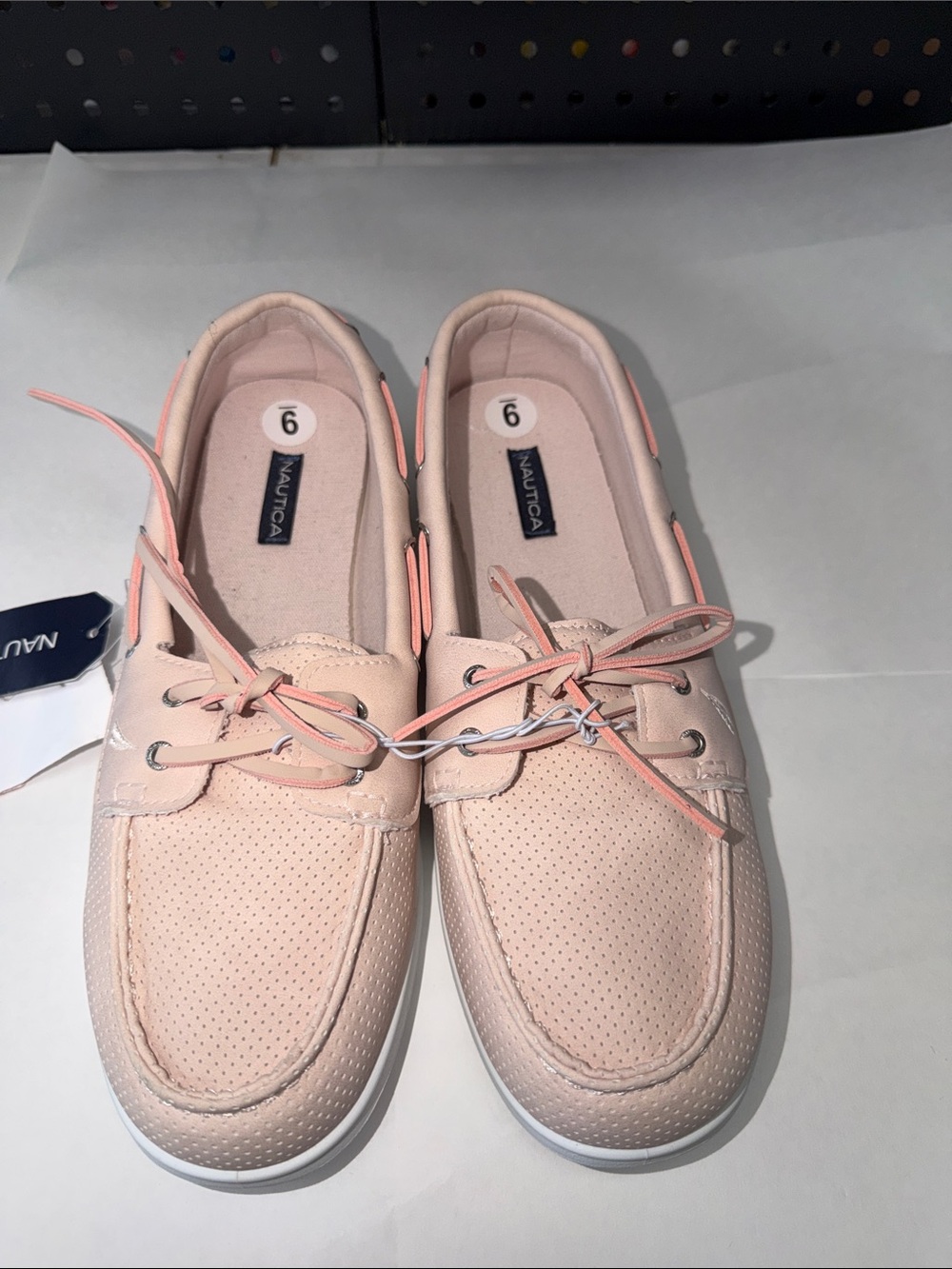 Nautica Women’s Pale Pink Perforated Moccasin Boat Shoes size 9